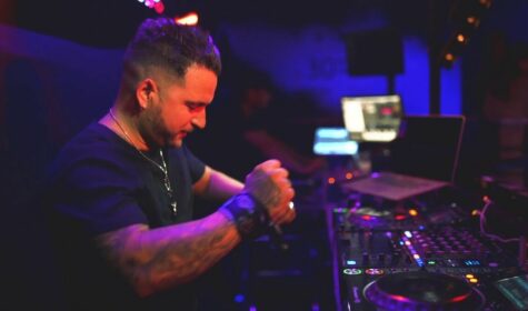 dj-latino-on-stage